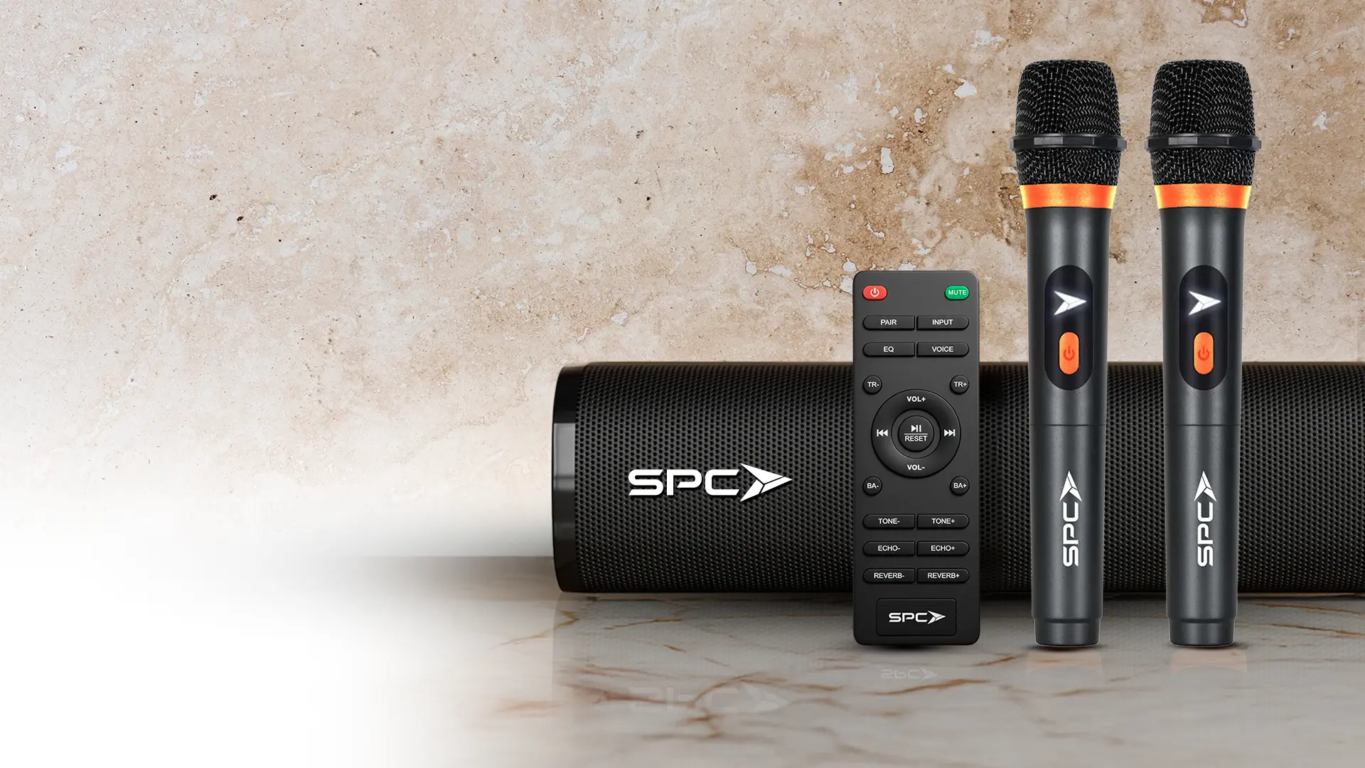 Paket soundbar SPC lengkap dengan dual wireless microphone bebas kabel dan remote kontrol pintar untuk kemudahan karaoke keluarga serta pengaturan audio instan